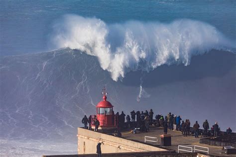 nazare big waves today.